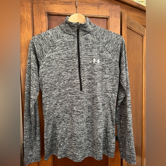 Under Armour half zip work out top, black/white. Size M - Picture 3 of 8